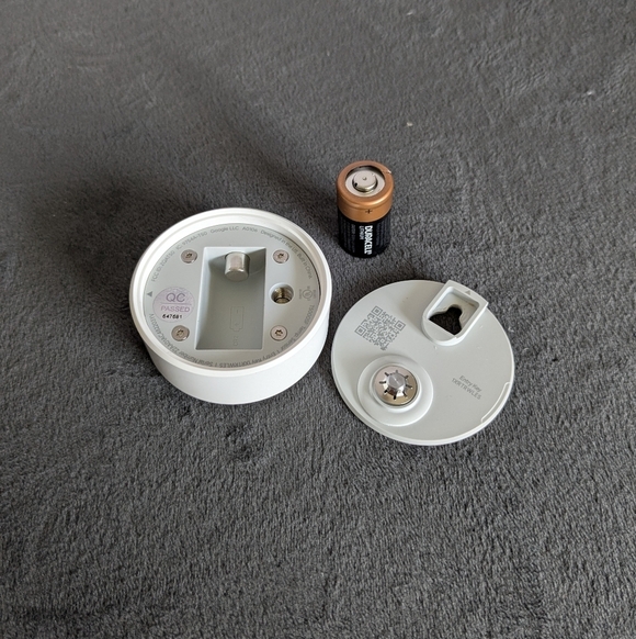 Google nest temperature sensor & battery *no box included* (ref#5) - Picture 3 of 8